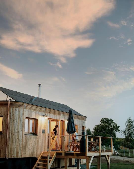 فيلا Wohnwagon Paul - Autarkie Erleben! - Tiny House Oberschneiding المظهر الخارجي الصورة